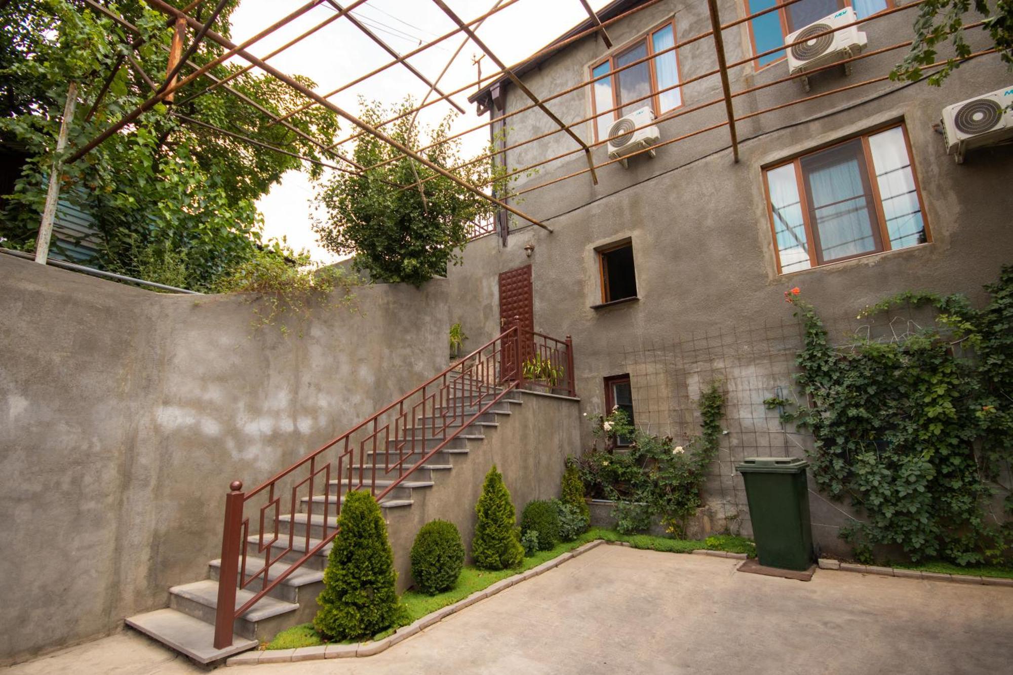 Hillside Guest House エレバン エクステリア 写真